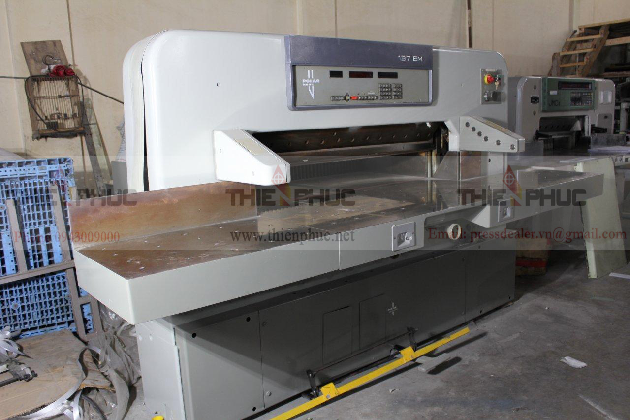 Máy cắt xén giấy TP262